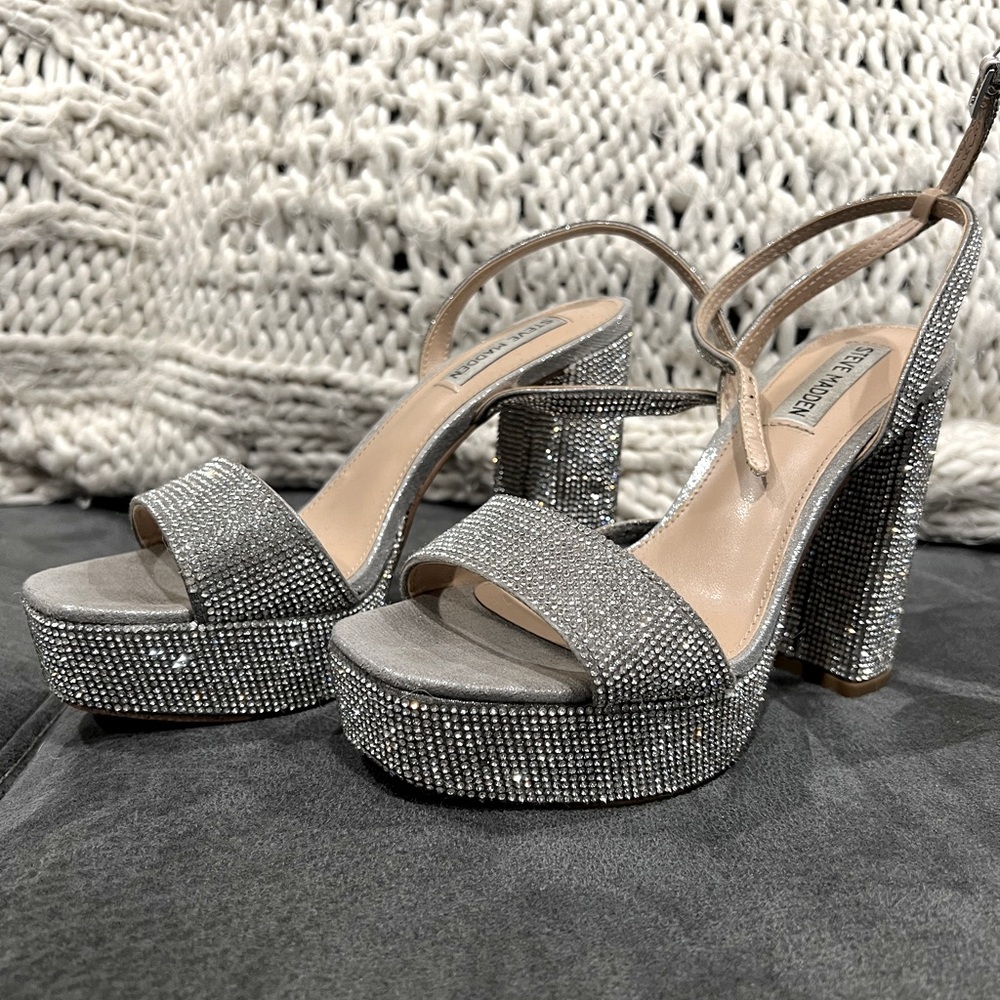 STEVE MADDEN LESSA PLATFORM SANDAL, little worn!!